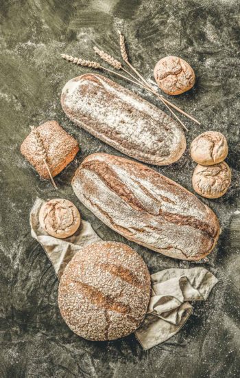 Frühstückem mit frischem Brot im Apartment Oskar Stubai